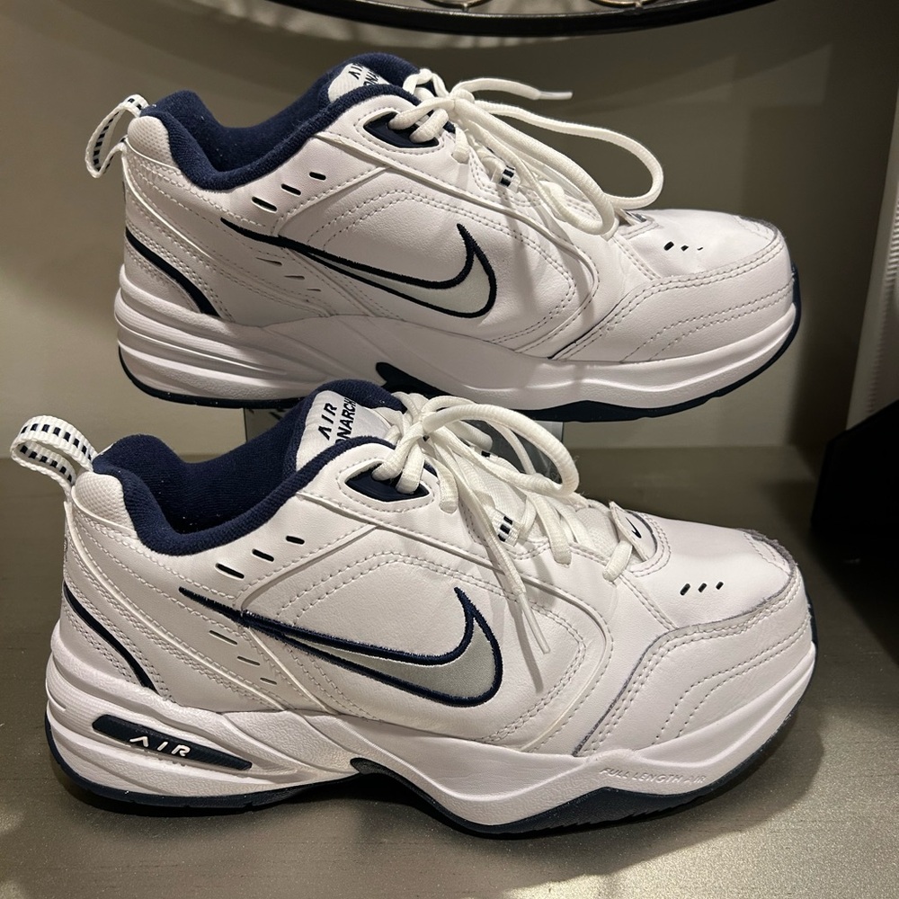 Nike Men’s White and Navy Air Cross-Training Sneakers